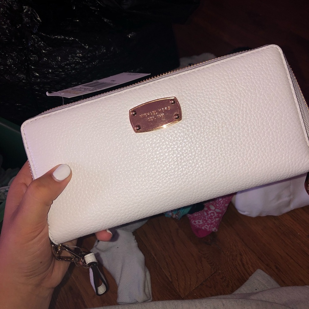 Brand new off white Michael kors wallet